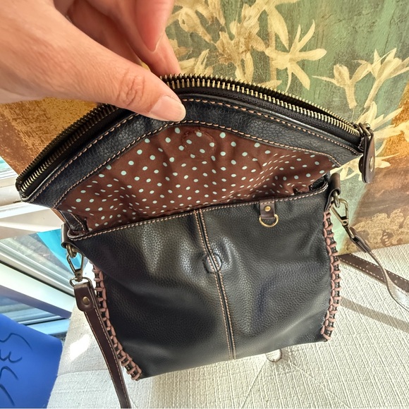 Chala Charming Crossbody Handbag With Flap Top and Zipper Black/Dark Brown!NWOT! - Picture 5 of 10